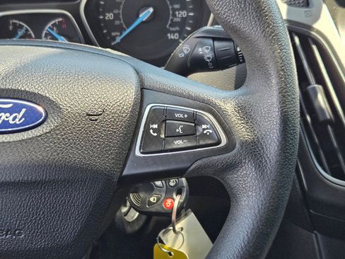Used 2017 Ford Focus SE FWD image 11