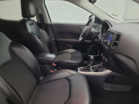 Used 2018 Jeep Compass Latitude image 21