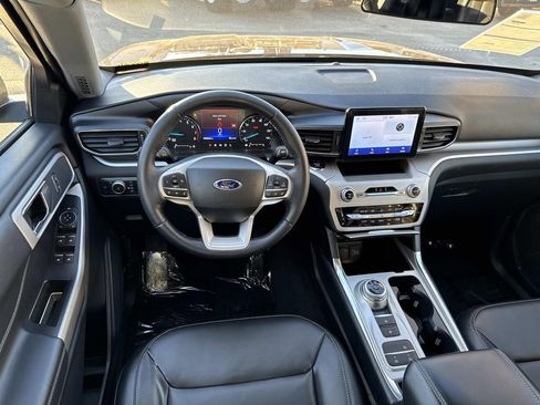 Used 2022 Ford Explorer XLT w/ Equipment Group 202A image 12