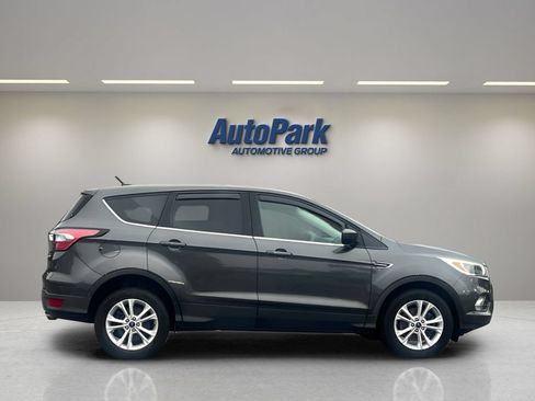 Used 2017 Ford Escape SE AWD/4WD image 8