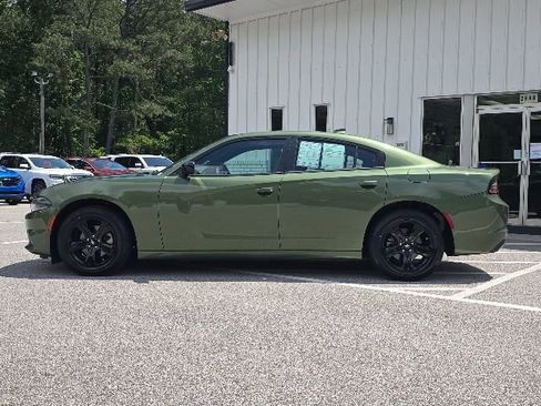 Used 2023 Dodge Charger SXT RWD image 2