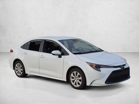 Used 2021 Toyota Corolla LE FWD image 3