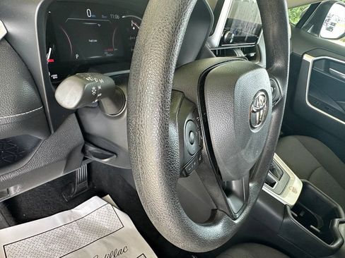 Used 2025 Toyota RAV4 XLE AWD/4WD image 19