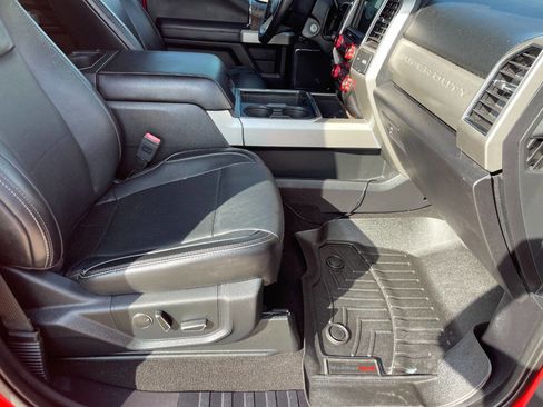 Used 2019 Ford F350 Lariat w/ Chrome Package image 31