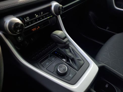 Used 2022 Toyota RAV4 XLE image 23