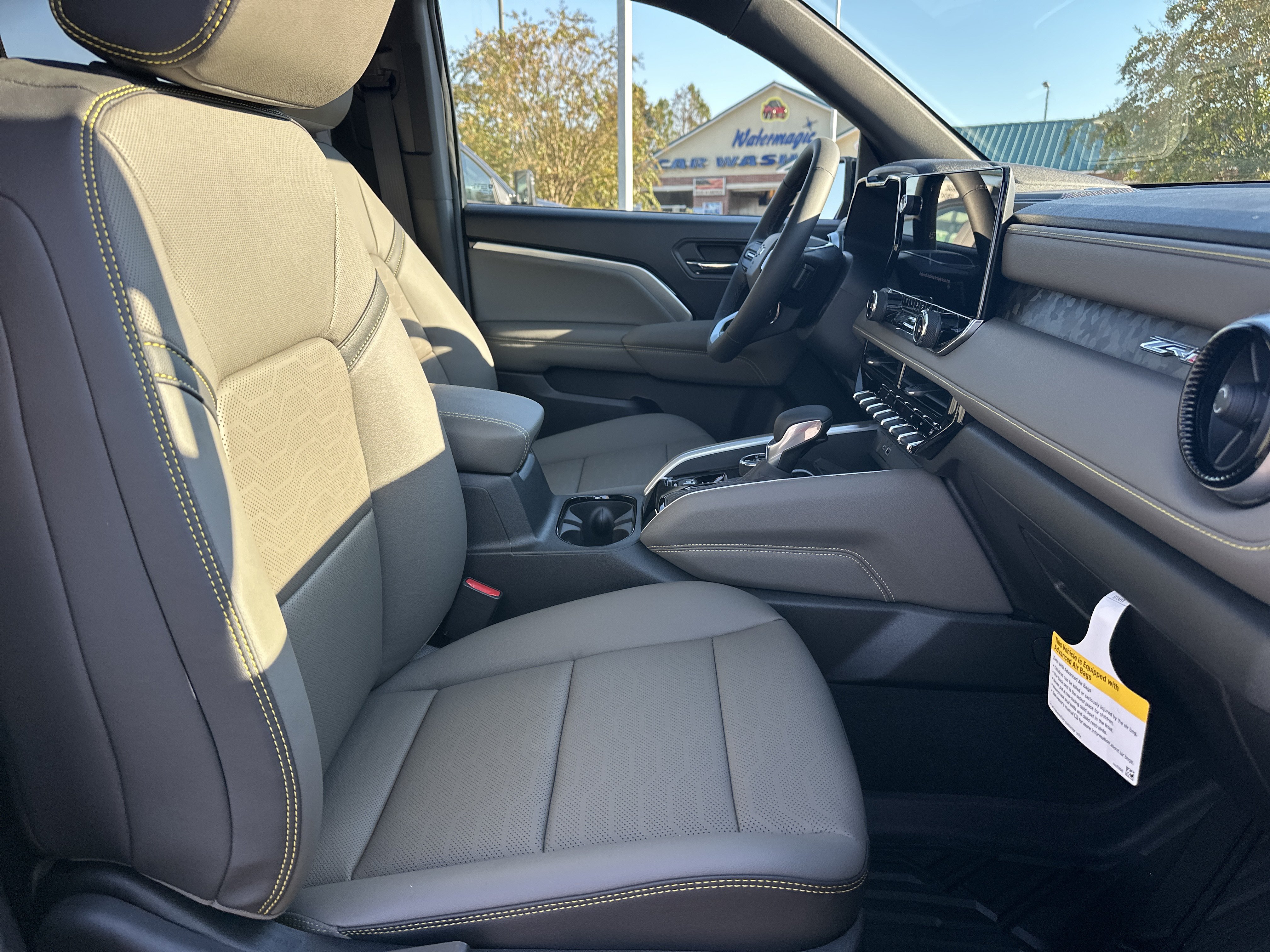 New 2026 Chevrolet Colorado ZR2 w/ Technology Package AWD/4WD image 15