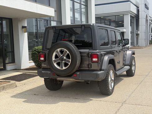 Used 2019 Jeep Wrangler Unlimited Sahara AWD/4WD image 5