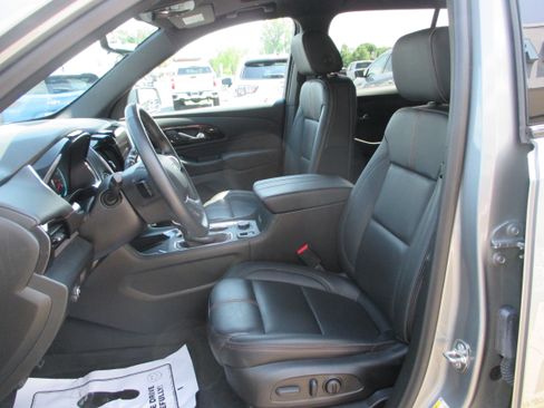 Used 2023 Chevrolet Traverse RS w/ LPO, Floor Liner Package AWD/4WD image 16