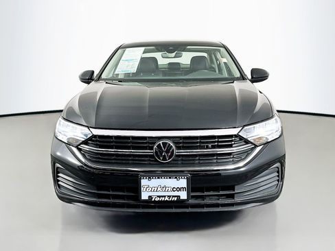 Used 2024 Volkswagen Jetta SE FWD image 3