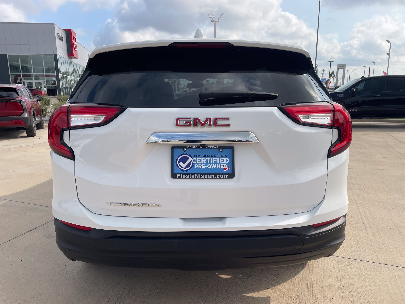 Used 2024 GMC Terrain SLE w/ LPO, Floor Liner Package FWD image 4