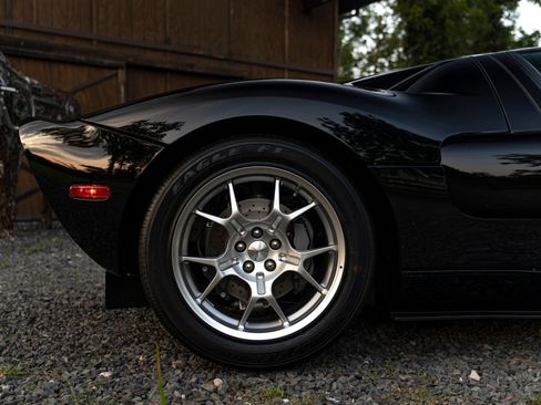 Used 2006 Ford GT RWD image 29