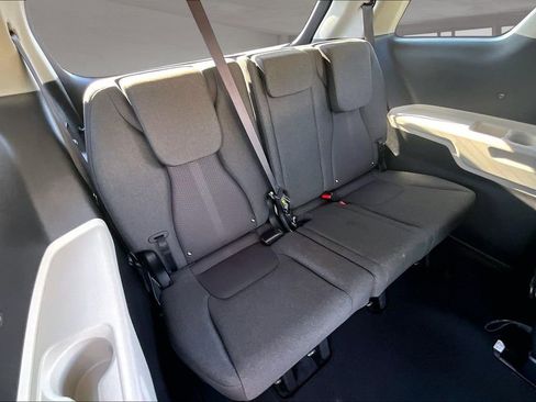 Used 2024 Kia Carnival LX FWD image 24