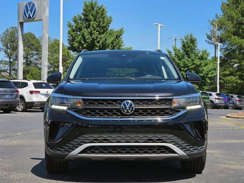 Certified 2023 Volkswagen Taos SE w/ Panoramic Sunroof Package FWD image 9