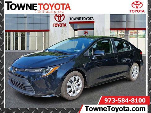 Certified 2023 Toyota Corolla LE FWD image 1