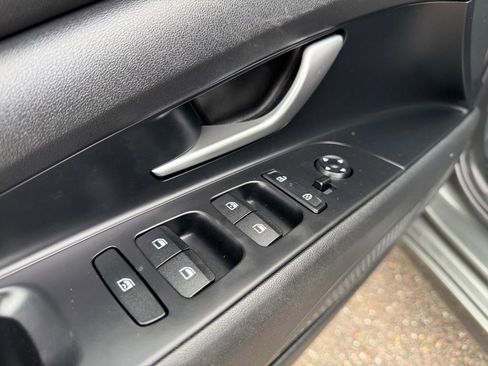 Used 2025 Hyundai Elantra SEL image 17