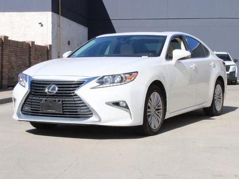 Used 2017 Lexus ES 350 w/ Premium Package image 2