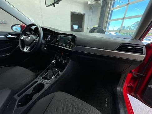 Used 2019 Volkswagen Jetta SE FWD image 30