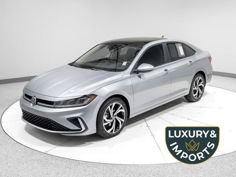 Used 2025 Volkswagen Jetta SEL image 1