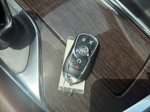Used 2018 Buick Enclave Avenir w/ Avenir Technology Package AWD/4WD image 38