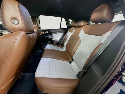 Used 2023 Volkswagen ID.4 Pro image 4