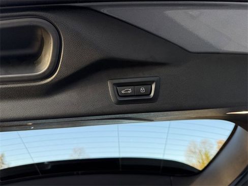 Certified 2024 BMW X7 xDrive40i w/ M Sport Package image 36