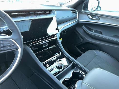 New 2026 Jeep Grand Cherokee Altitude image 11