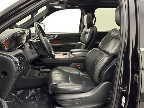 Used 2024 Lincoln Navigator Premiere image 16