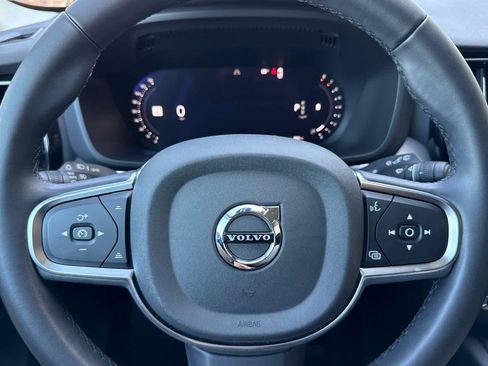 Used 2024 Volvo XC60 B5 Core image 25