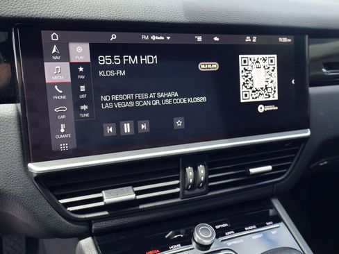 Certified 2021 Porsche Cayenne AWD/4WD image 17