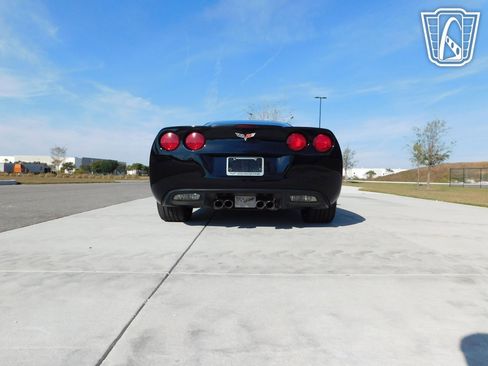 Used 2005 Chevrolet Corvette Coupe w/ Preferred Equipment Group image 18