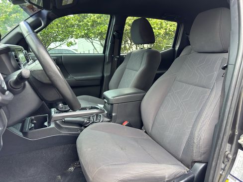 Used 2019 Toyota Tacoma TRD Off-Road AWD/4WD image 11