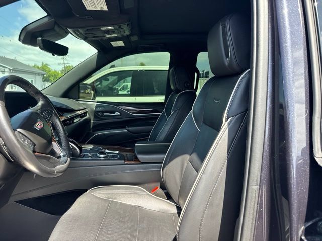 Used 2022 Cadillac Escalade Premium Luxury w/ LPO, Radiant Package AWD/4WD image 9
