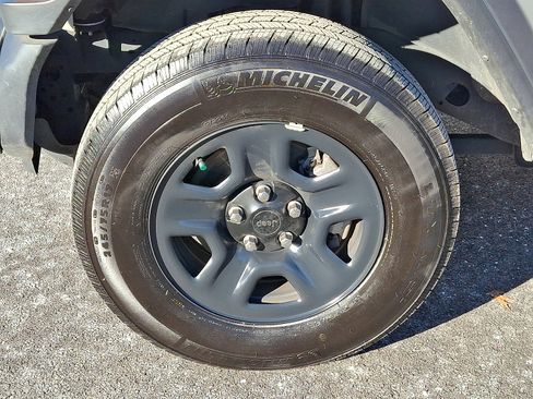 Used 2023 Jeep Wrangler Sport image 9