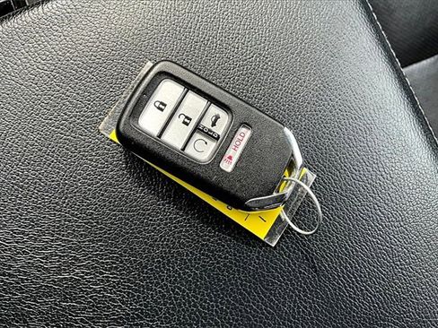 Used 2018 Honda Accord Touring image 10