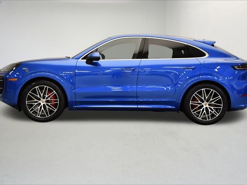 Used 2025 Porsche Cayenne S image 2