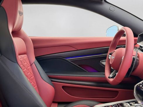 Used 2025 Aston Martin Vanquish RWD image 16