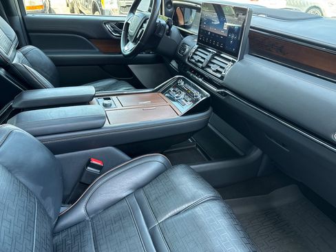 Certified 2024 Lincoln Navigator Black Label AWD/4WD image 17
