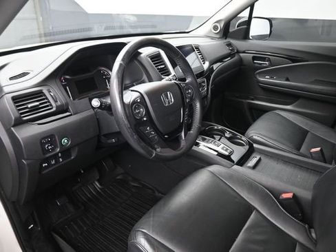 Used 2017 Honda Pilot Touring image 18