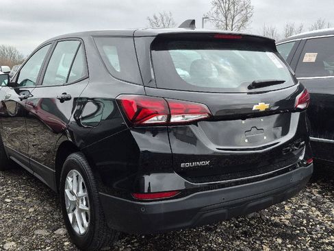 Used 2022 Chevrolet Equinox LS image 4
