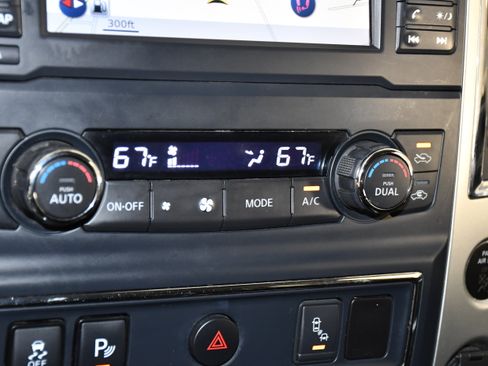 Used 2017 Nissan Titan SL AWD/4WD image 32