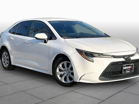 Used 2022 Toyota Corolla LE FWD image 3