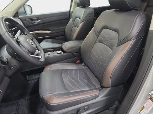 Used 2024 Nissan Pathfinder Platinum w/ Cargo Package AWD/4WD image 13