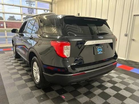 Used 2023 Ford Explorer XLT AWD/4WD image 5