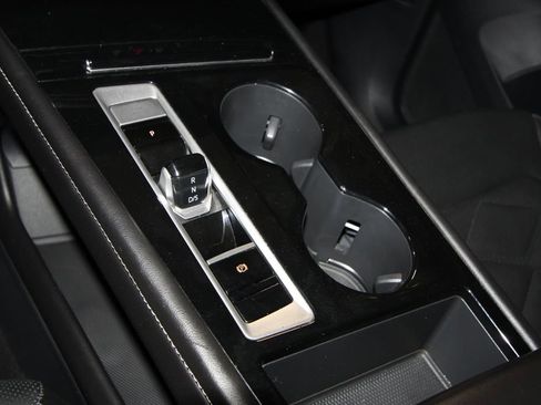 Used 2025 Volkswagen Atlas SE image 14