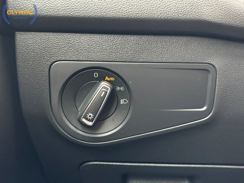 Used 2021 Volkswagen Tiguan SE image 31