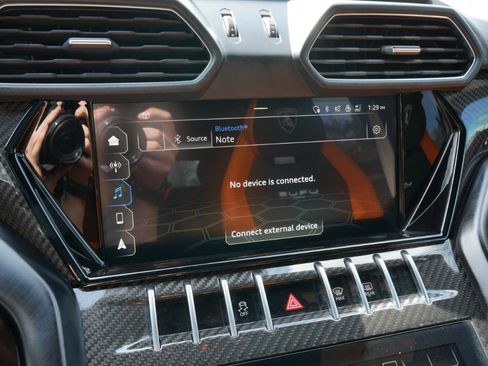 Used 2022 Lamborghini Urus AWD/4WD image 30