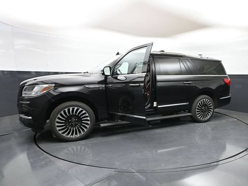 Used 2020 Lincoln Navigator L Black Label w/ Cargo Convenience Package AWD/4WD image 39