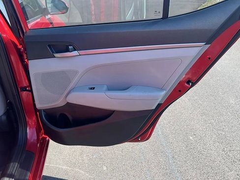 Used 2017 Hyundai Elantra SE image 13