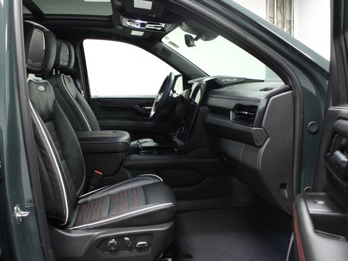 Used 2026 GMC Yukon AT4 Ultimate w/ LPO, Floor Liner Package AWD/4WD image 18
