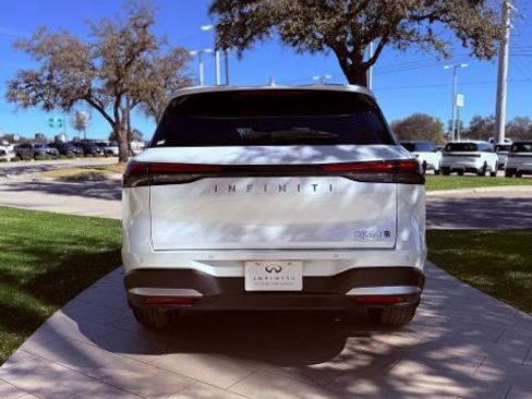 Certified 2026 INFINITI QX60 Luxe w/ Family Package AWD/4WD image 7